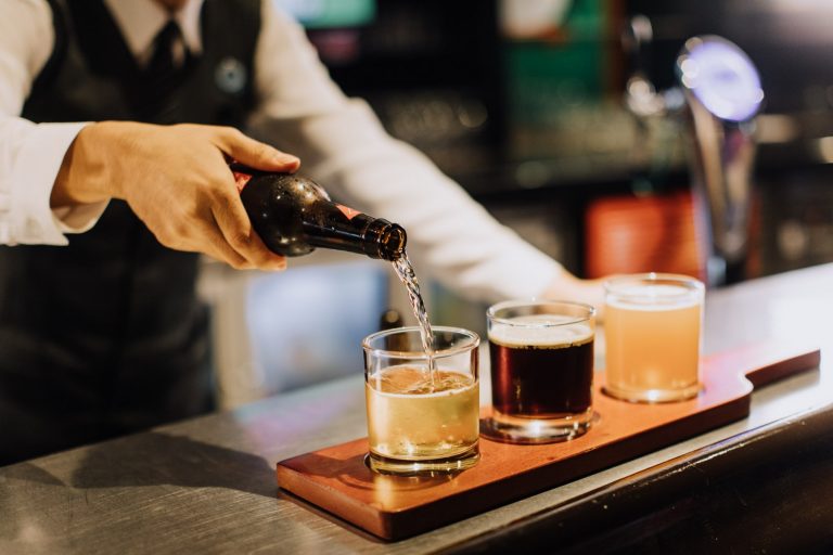 SNAPS SPORTS BAR Sofitel Philippine Plaza Manila