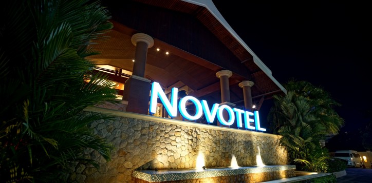 novotel-signage-03