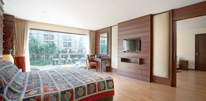 room-suite-04