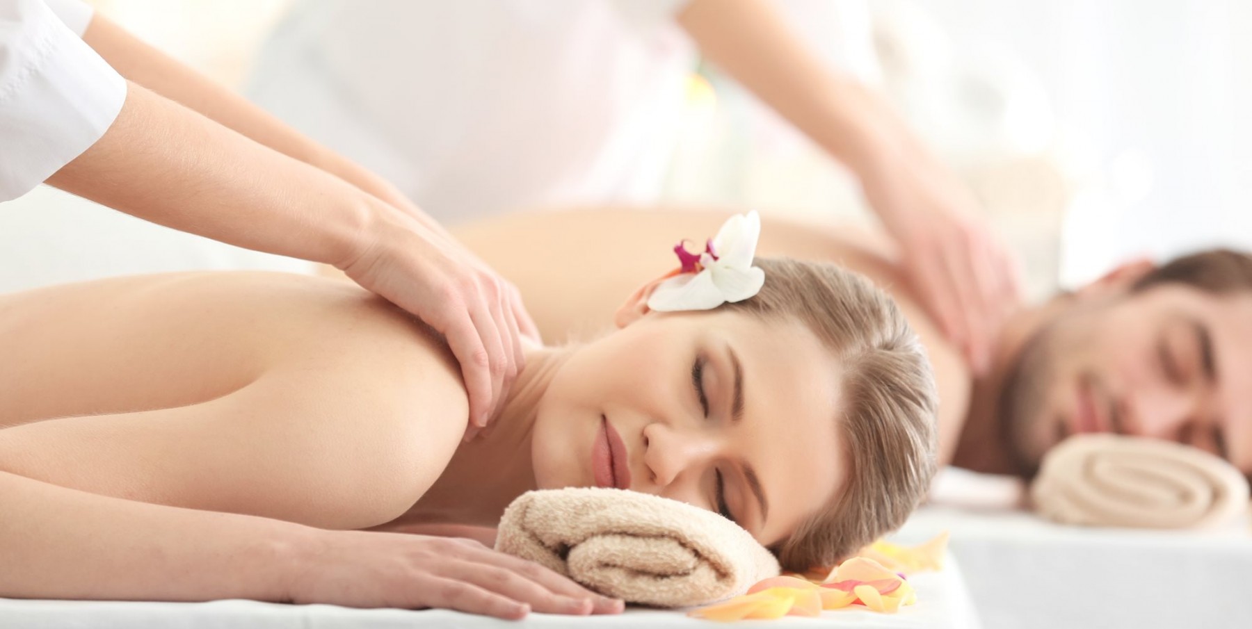 Efficiency And Wellbeing Combined: The Power Of Business Trip Massage -  Raelu Skin