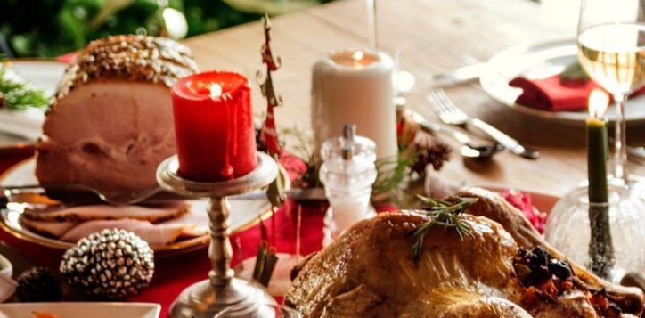 christmas-meal-family-dinner-table-concept