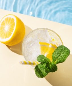 Bar promo JLT at Social 35 Pullman Dubai with refreshing drinks and lemon beverage