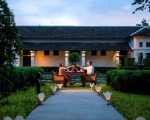 romantic-dinner-luang-prabang-sofitel