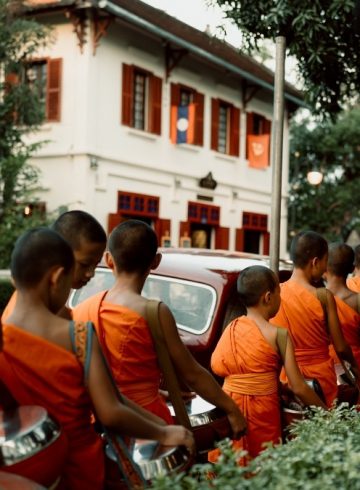 sak-bat-alms-giving