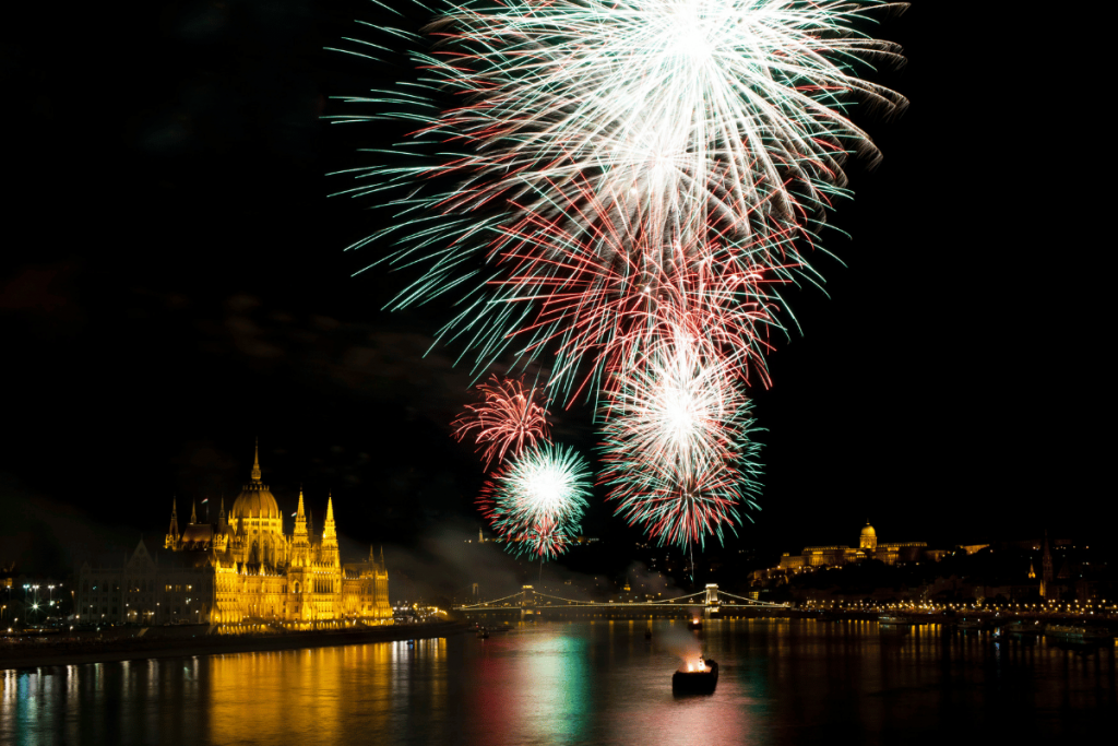 view the fireworks along the han river on Lunar New Year Da Nang