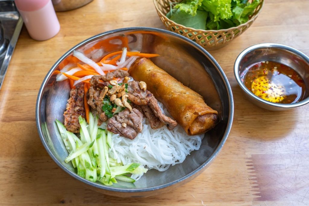 Thit Nuong Co Loi, a well-known local eatery in Hoi An, is famous for its fragrant grilled pork skewers