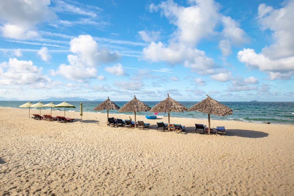 Bãi biển An Bàng – bãi biển đẹp nhất Hội An với cát trắng và nước trong xanh