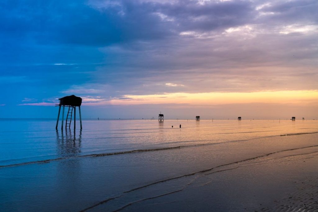 Bãi biển Tân Thành ở Hội An với cát vàng và khung cảnh biển yên bình