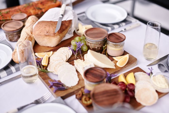 m-moment-pikiniki-roto-the-lake-picnic