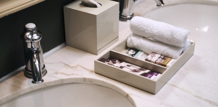 family-delux-bathroom-amenities-web-3