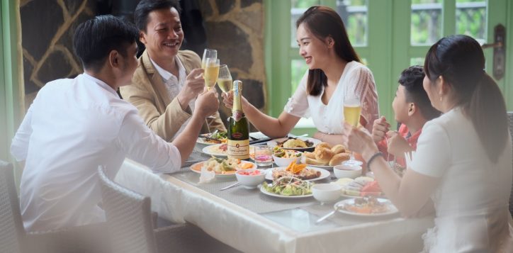 la-crique-family-dining