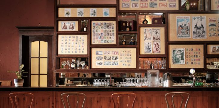 cafe-postal-bar-counter