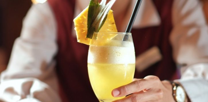 la-taverne-bar-signature-cocktail