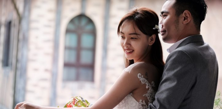 wedding-couple-on-the-balcony-42