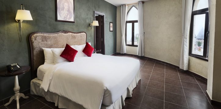 executive-suites-bedroom-web