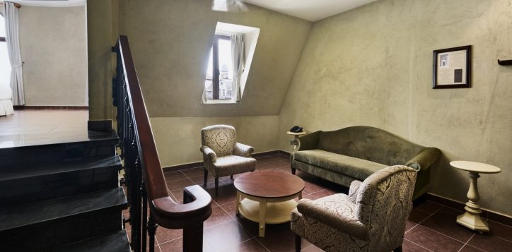 executive-suites-livingroom-web