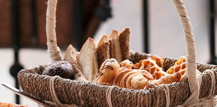 break-fast-on-the-balcony