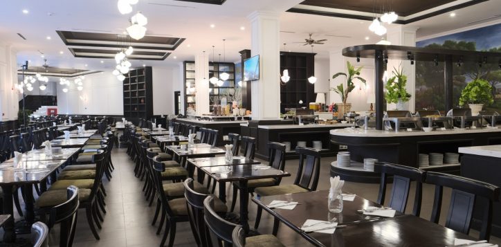 p1-01_frenchvillage__t3a0956_web-jpeg-srgb-2048px