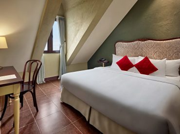 attic-room-with-king-size-bed-no-view
