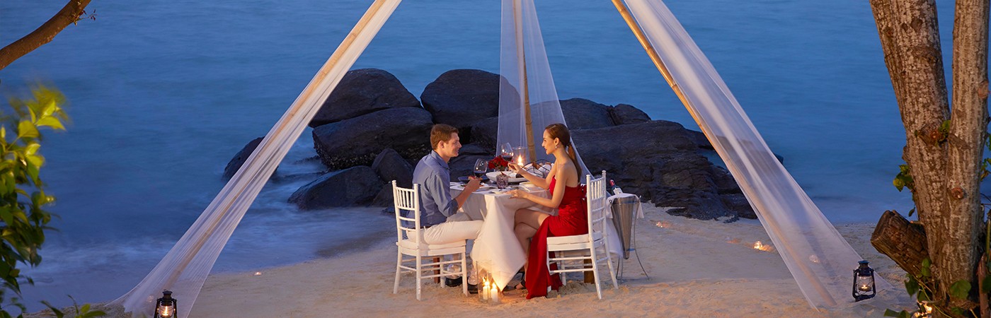 Romantic Dinner on The Beach