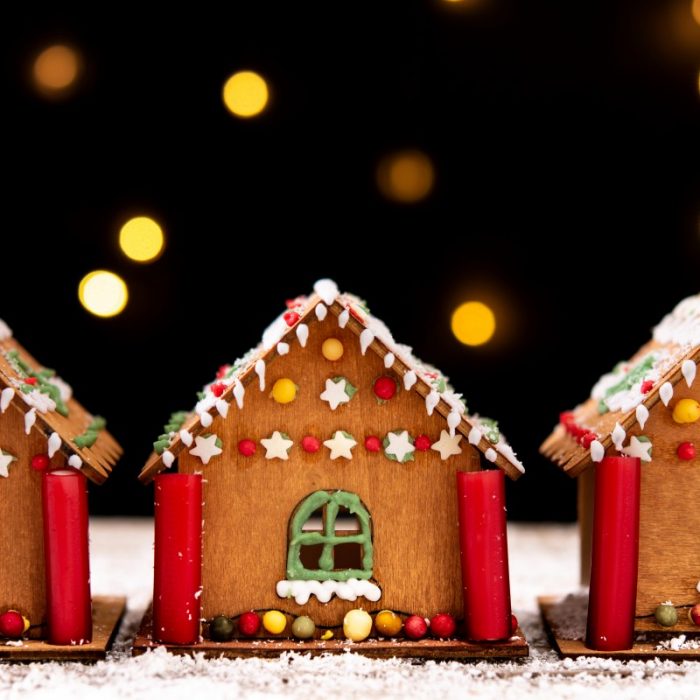 gingerbread-house-decorating