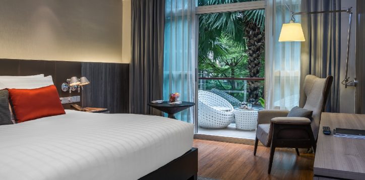 bangkok-city-hotel-deluxe-balcony