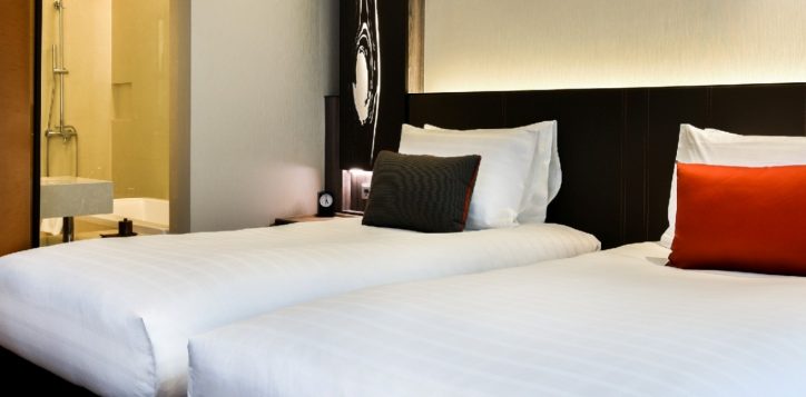 bangkok-city-hotel-deluxe-room-1