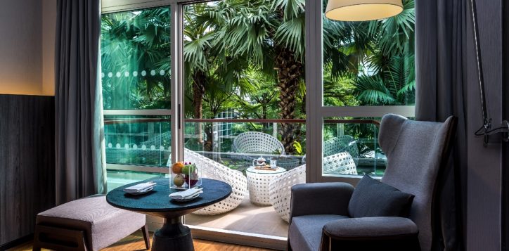 bangkok-city-hotel-deluxe-balcony-full-2