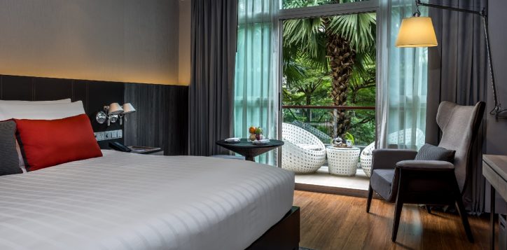 bangkok-city-hotel-deluxe-balcony-full