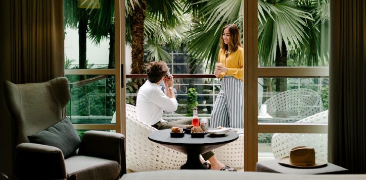 bangkok-city-hotel-deluxe-balcony1