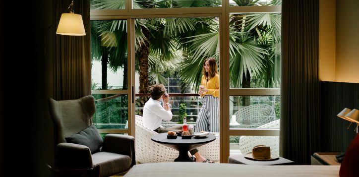 bangkok-city-hotel-deluxe-balcony-full2