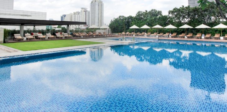 best-hotel-pool-in-bangkok-2