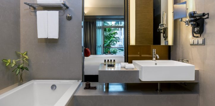 rooms-suites-deluxe-balcony-6-2