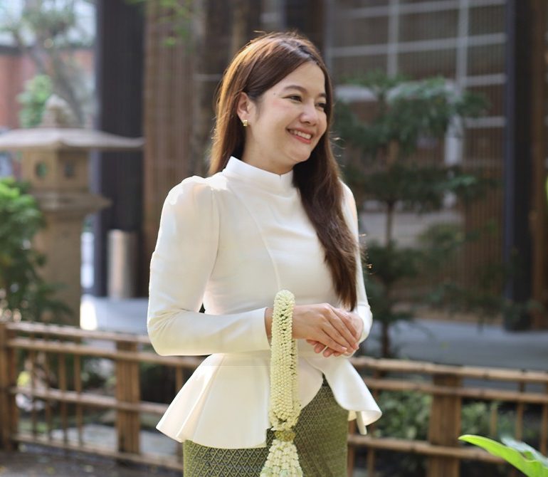 splash-into-songkran-at-siam-market