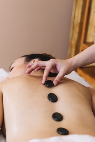 hot-stone-body-massage-25-off