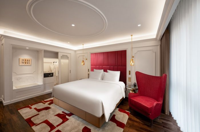 deluxe-room-king-or-twin-bed