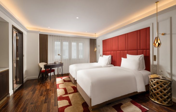 deluxe-room-king-or-twin-bed