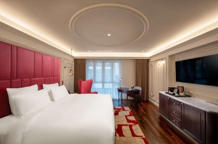 deluxe-room-king-or-twin-bed