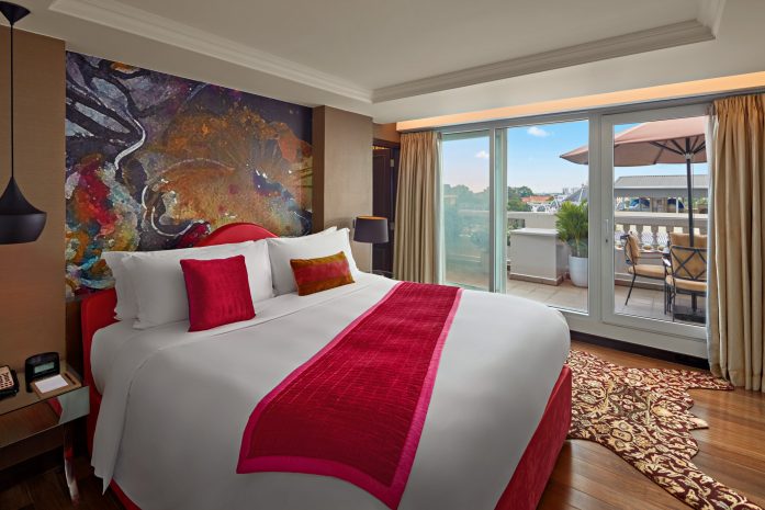 executive-suite-opera-house-view-with-balcony