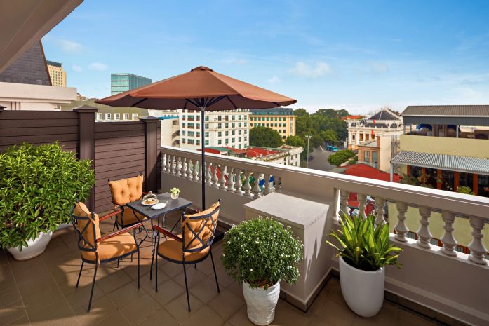 executive-suite-opera-house-view-with-balcony