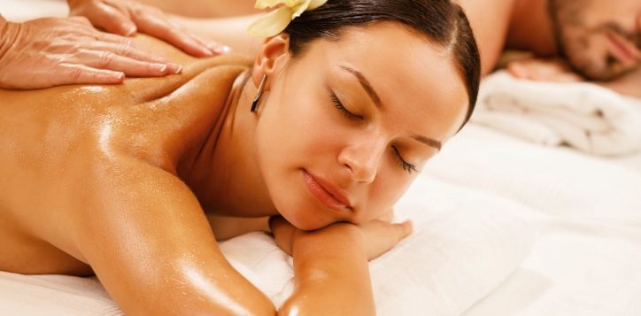 young-couple-relaxing-during-back-massage-health-spa-focus-is-young-woman_0