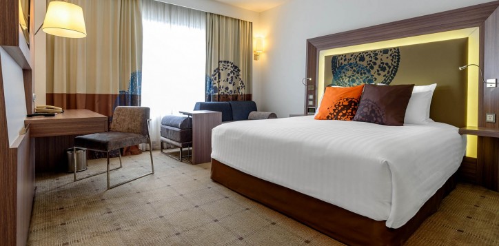 guest-rooms-exec-corner-room-4