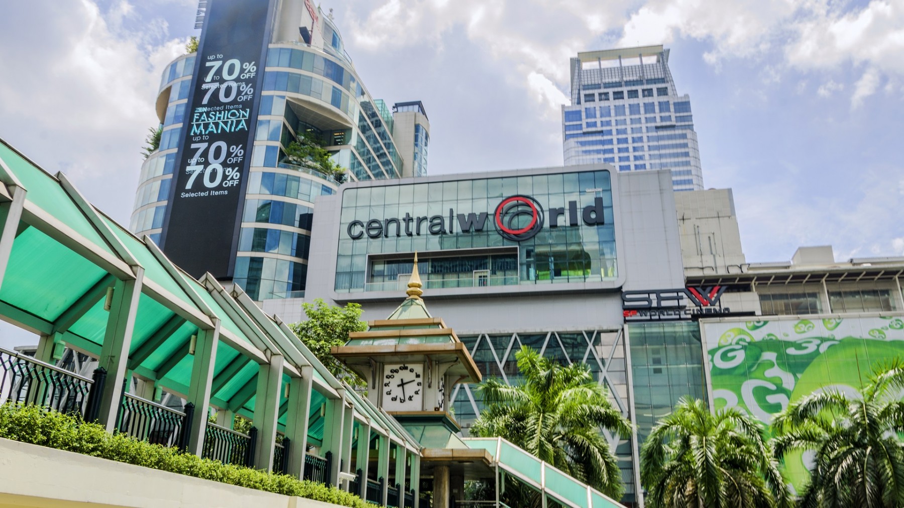 Central World Shopping Complex | Novotel Bangkok Siam Square