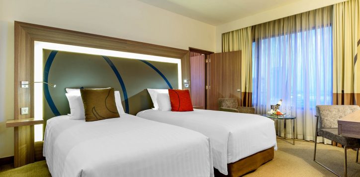 guest-rooms-1-bed-suite-2