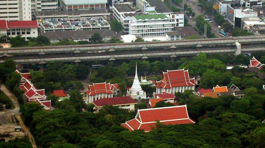 Wat Pathum Wanaram Novotel Bangkok on Siam Square Wat Pathum Wanaram Novotel Bangkok on Siam Square