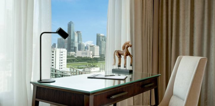 paul-dubrule-suite-working-desk