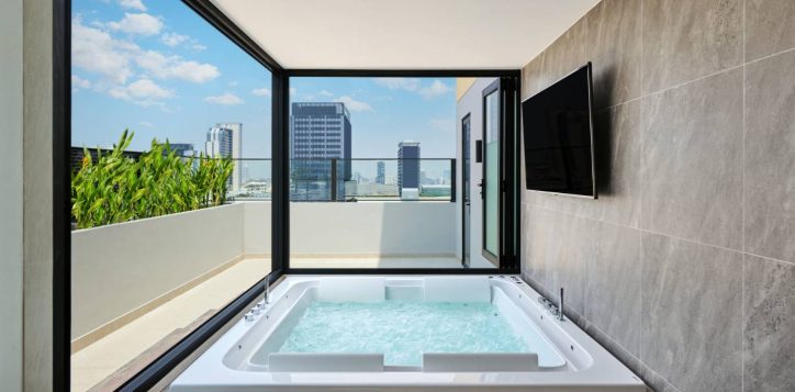 jacuzzi