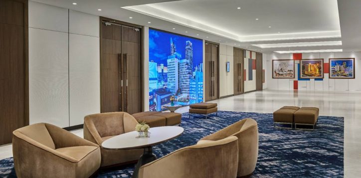 cm-square-foyer-led-backdrop