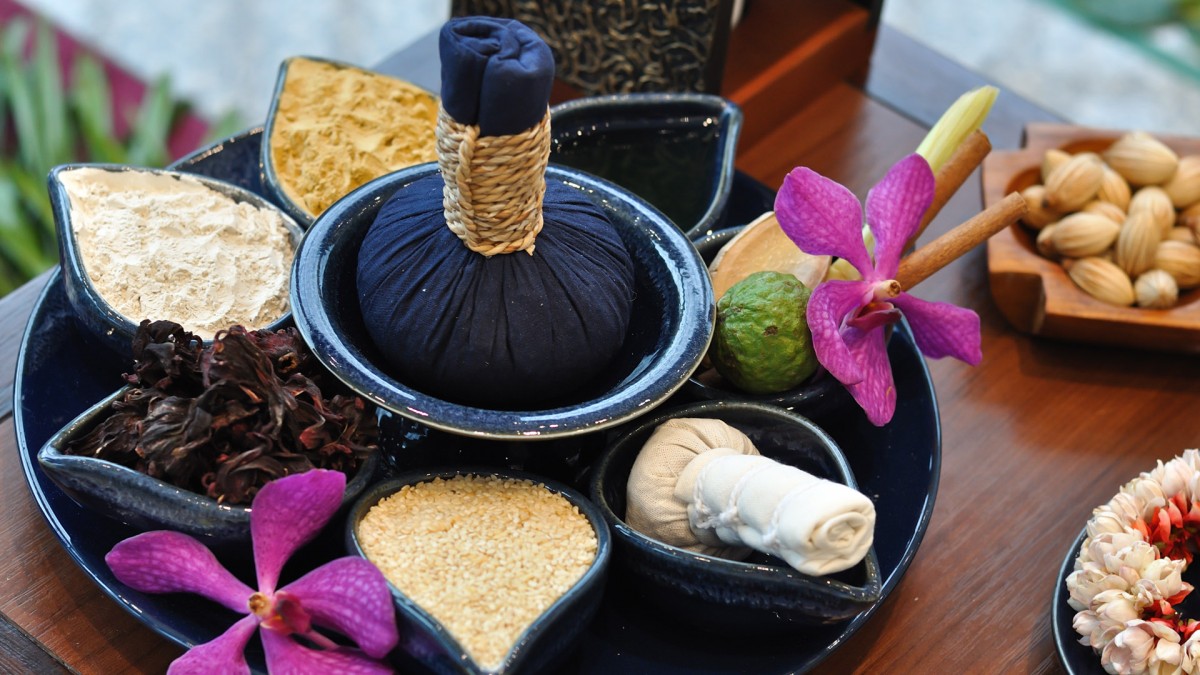 Thai Herbal Compress Massage Novotel Bangkok Platinum 