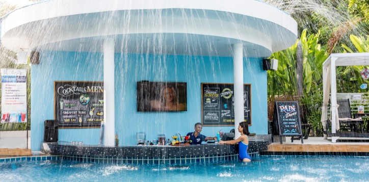 barsrestaurants-poolbar